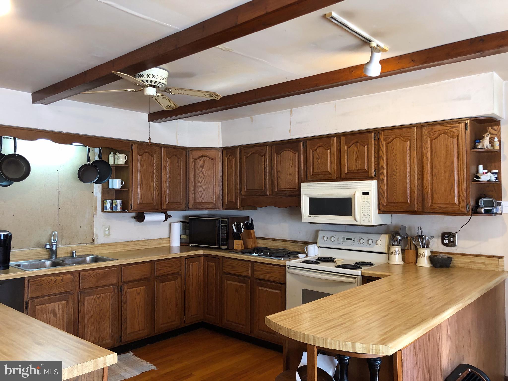 882 Scrabble Road Castleton, VA 22716 - Photo 12 of 17 Spacious eat-in-kitchen in older section