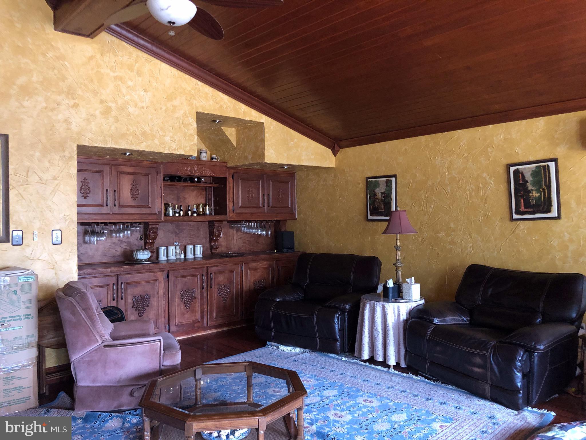 882 Scrabble Road Castleton, VA 22716 - Photo 8 of 17 Great room with built-ins