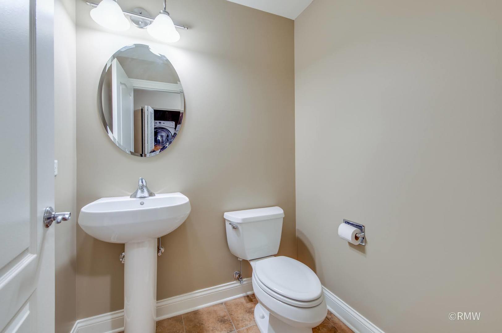 2 Itasca Place, Unit 521 Addison, IL 60143 - Photo 17 of 20 a bathroom with a toilet sink and mirror