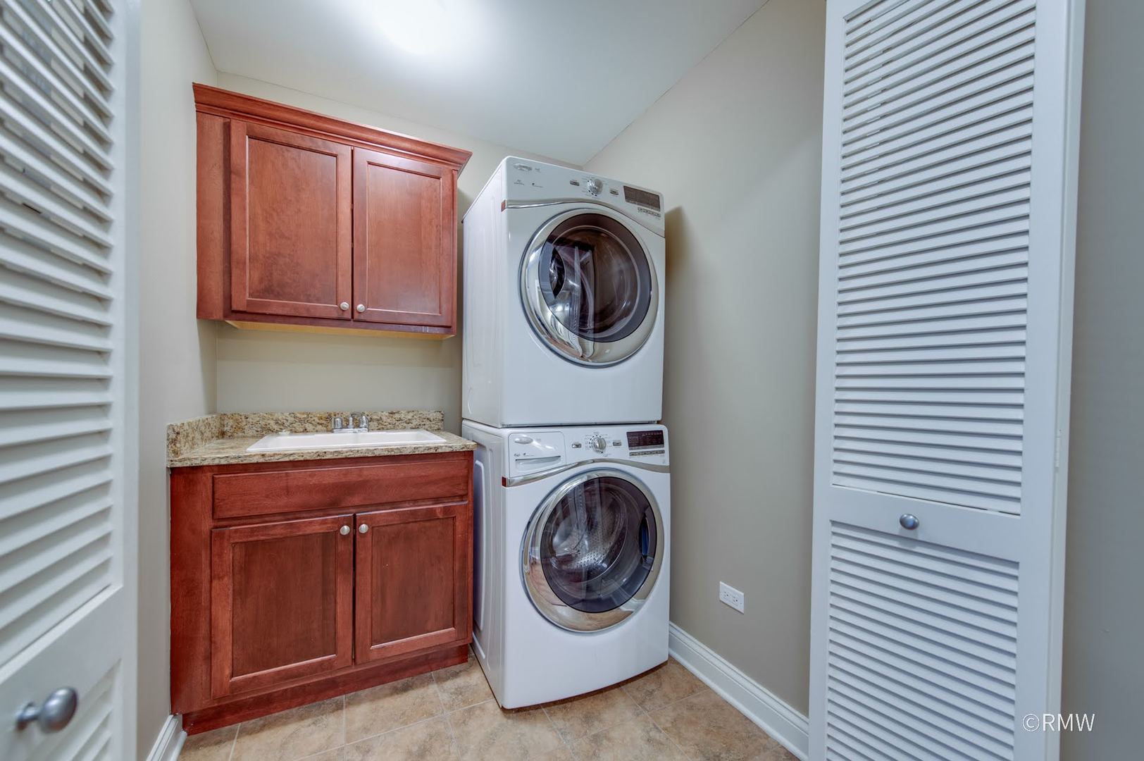 2 Itasca Place, Unit 521 Addison, IL 60143 - Photo 18 of 20 a utility room with sink dryer and washer