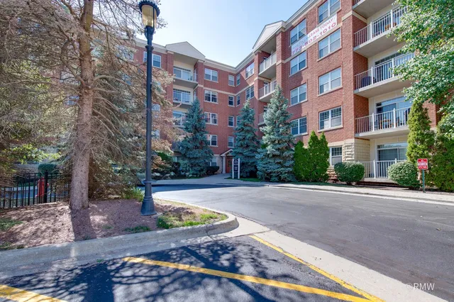 $2,950 | 2 Itasca Place, Unit 521, Addison, IL 60143