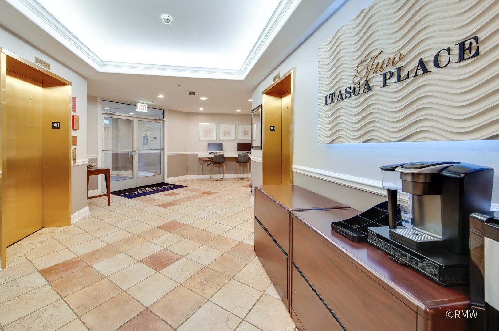 2 Itasca Place, Unit 521 Addison, IL 60143 - Photo 4 of 20 a view of kitchen with refrigerator and window
