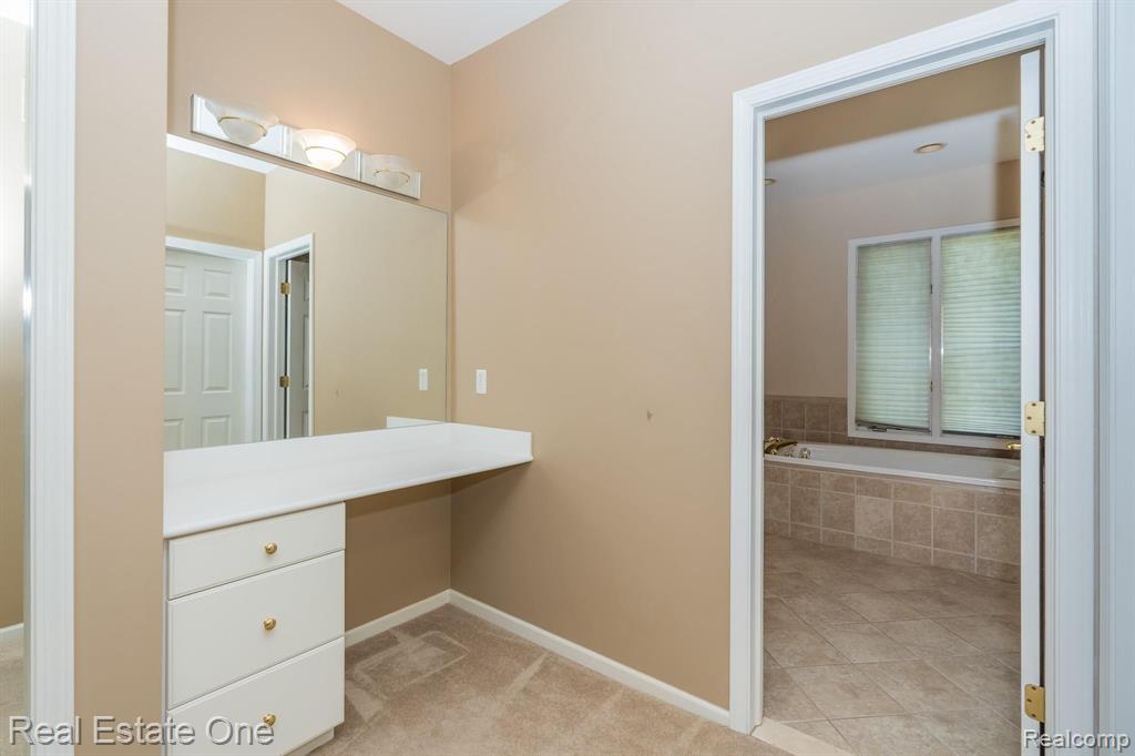 1784 Blue Grass Drive Rochester Hills, MI 48306 - Photo 37 of 72