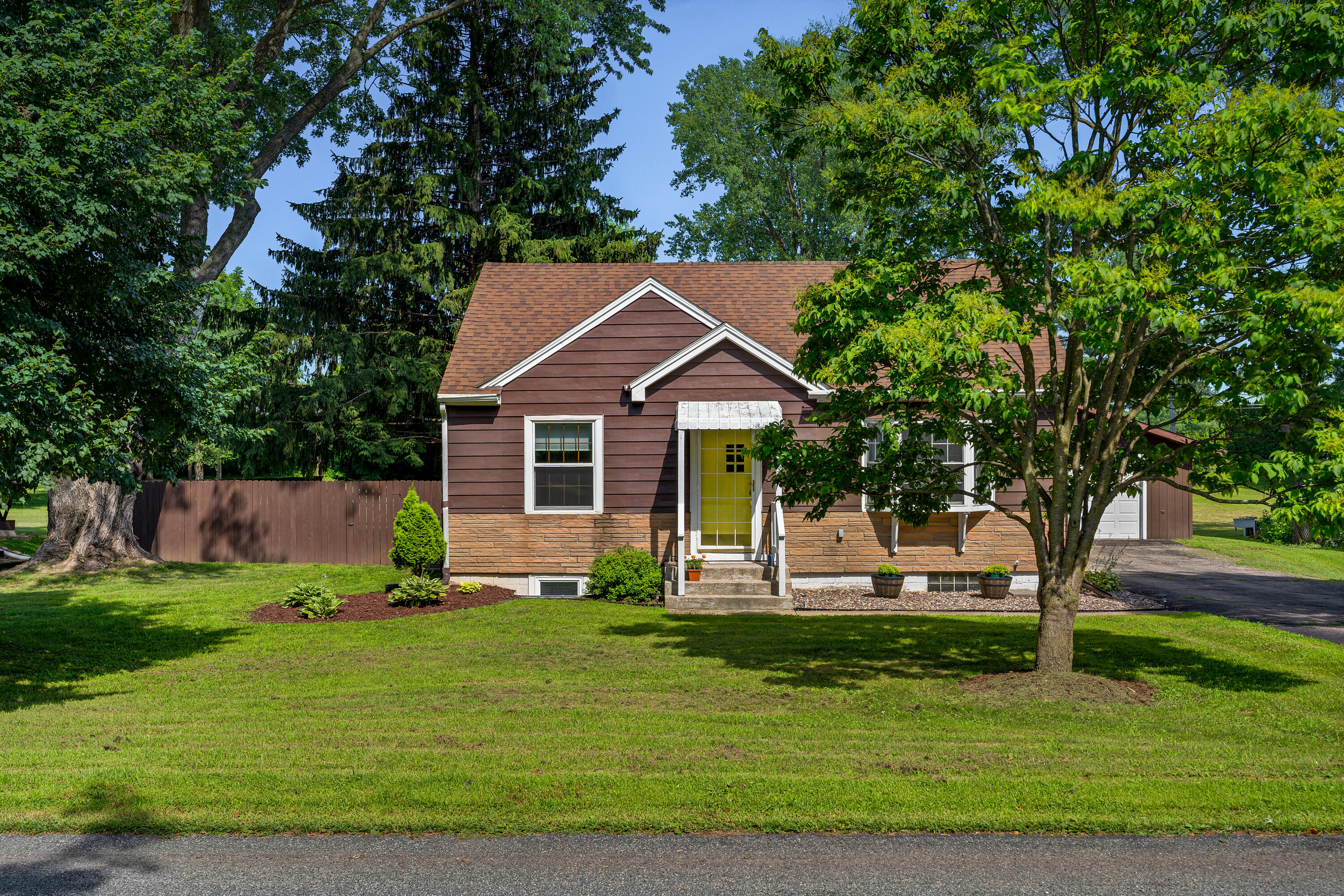 553 Court Road Onalaska, WI 54650 - Photo 1 of 1 08__DSC6513_mls