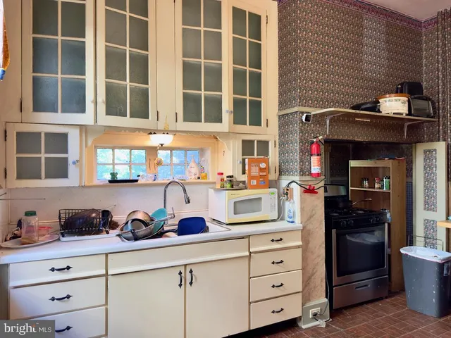 $339,000 | 911 East King Street, Lancaster, PA 17602