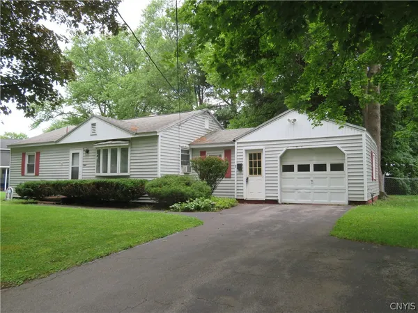 $189,900 | 8 Pinecrest Road, New Hartford, NY 13413