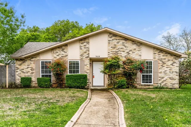 $1,995 | 7418 Emory Oak Lane, Dallas, TX 75249