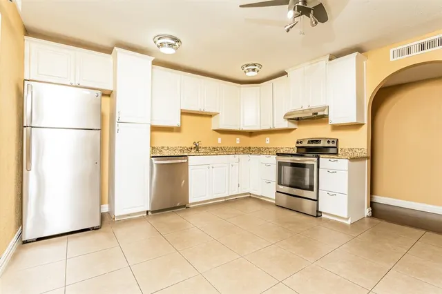 $1,995 | 7418 Emory Oak Lane, Dallas, TX 75249