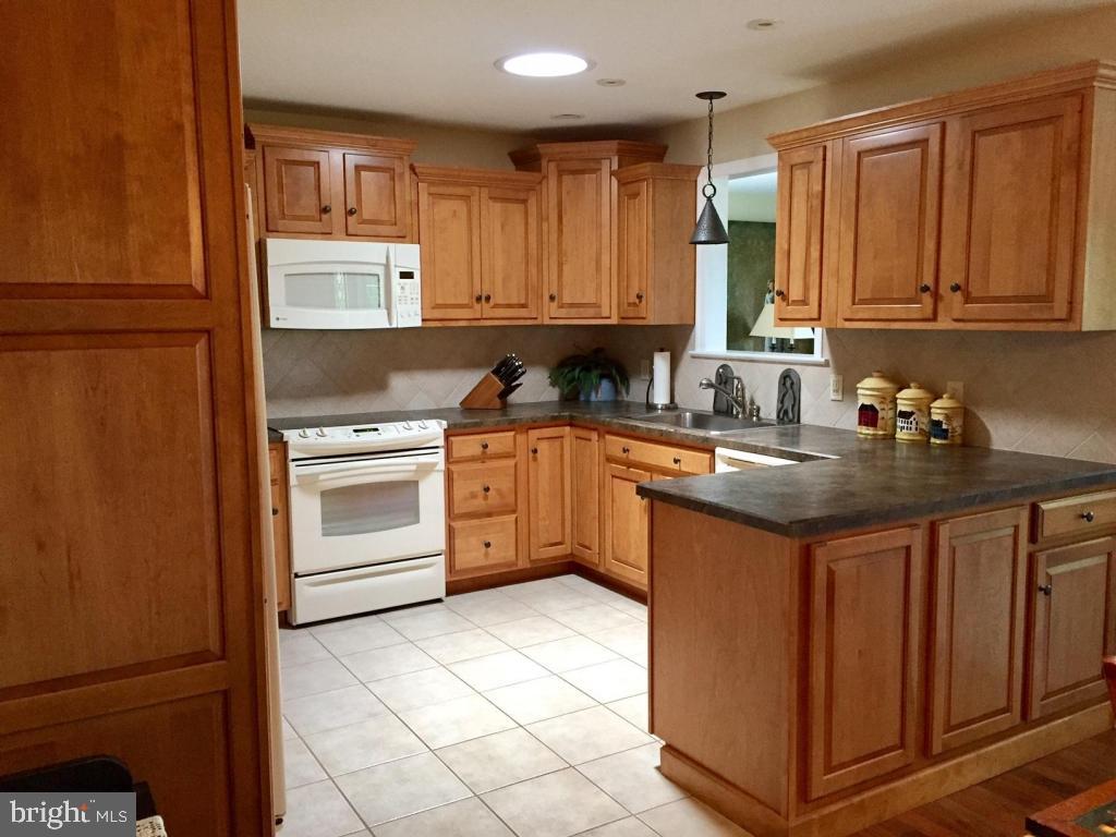 526 Pine Hill Road Lititz, PA 17543 - Photo 7 of 19