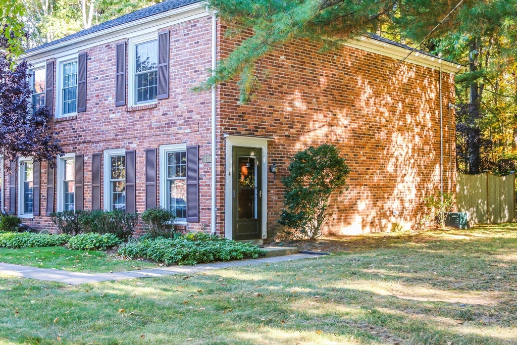 41 Smithfield Court, Unit 41 Springfield, MA 01108 - Photo 1 of 40 Gallery Image 1