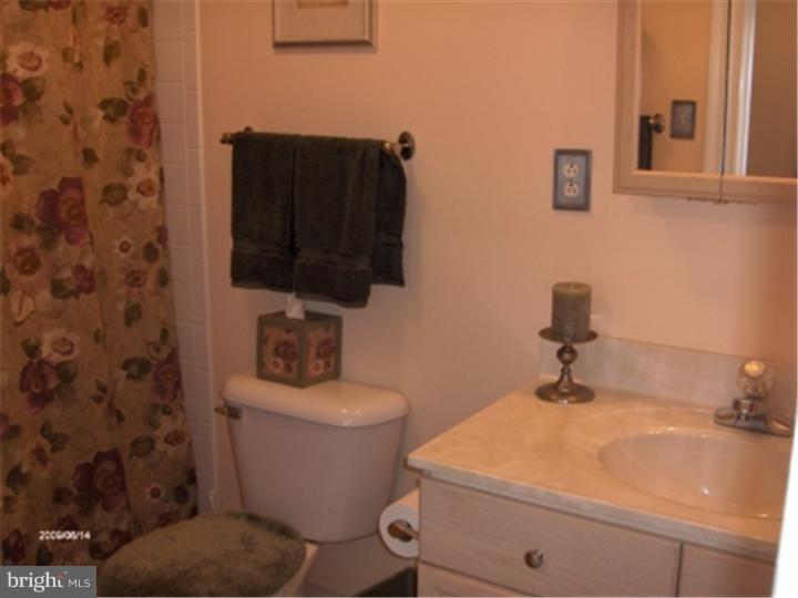 9306 Treaty Road Philadelphia, PA 19114 - Photo 21 of 25 Bathroom