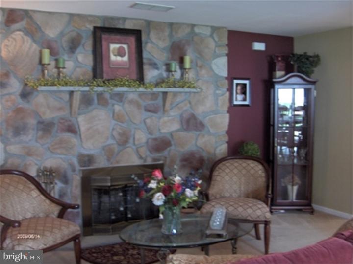 9306 Treaty Road Philadelphia, PA 19114 - Photo 4 of 25 Living Room