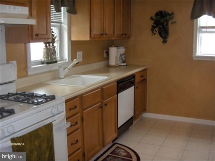 9306 Treaty Road Philadelphia, PA 19114 - Photo 7 of 25 Kitchen