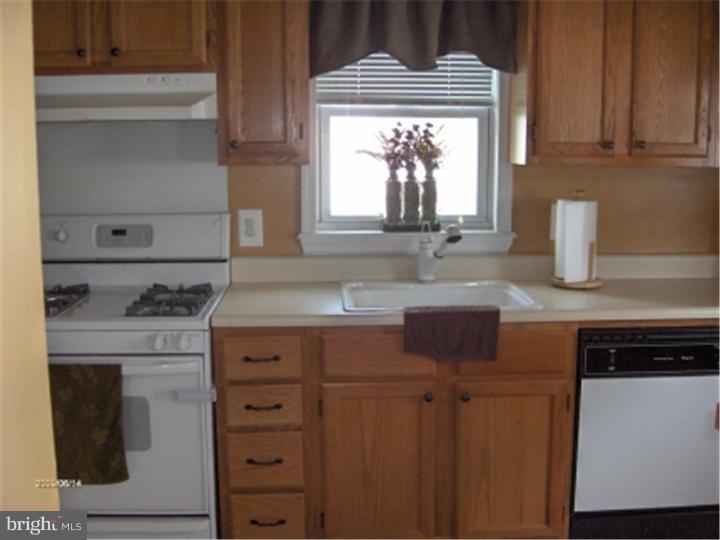 9306 Treaty Road Philadelphia, PA 19114 - Photo 10 of 25 Kitchen