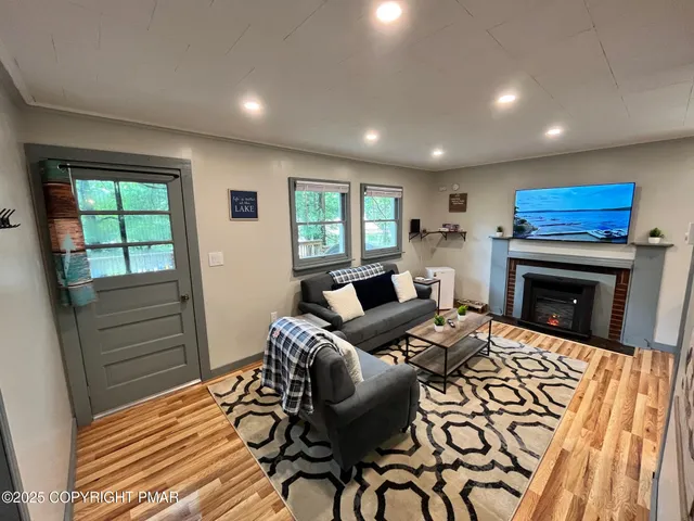 $170,000 | 4 1st Street, Hawley, PA 18428