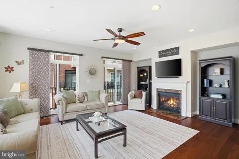 $929,900 | 232 Bluemont Branch Terrace Southeast, Leesburg, VA 20175