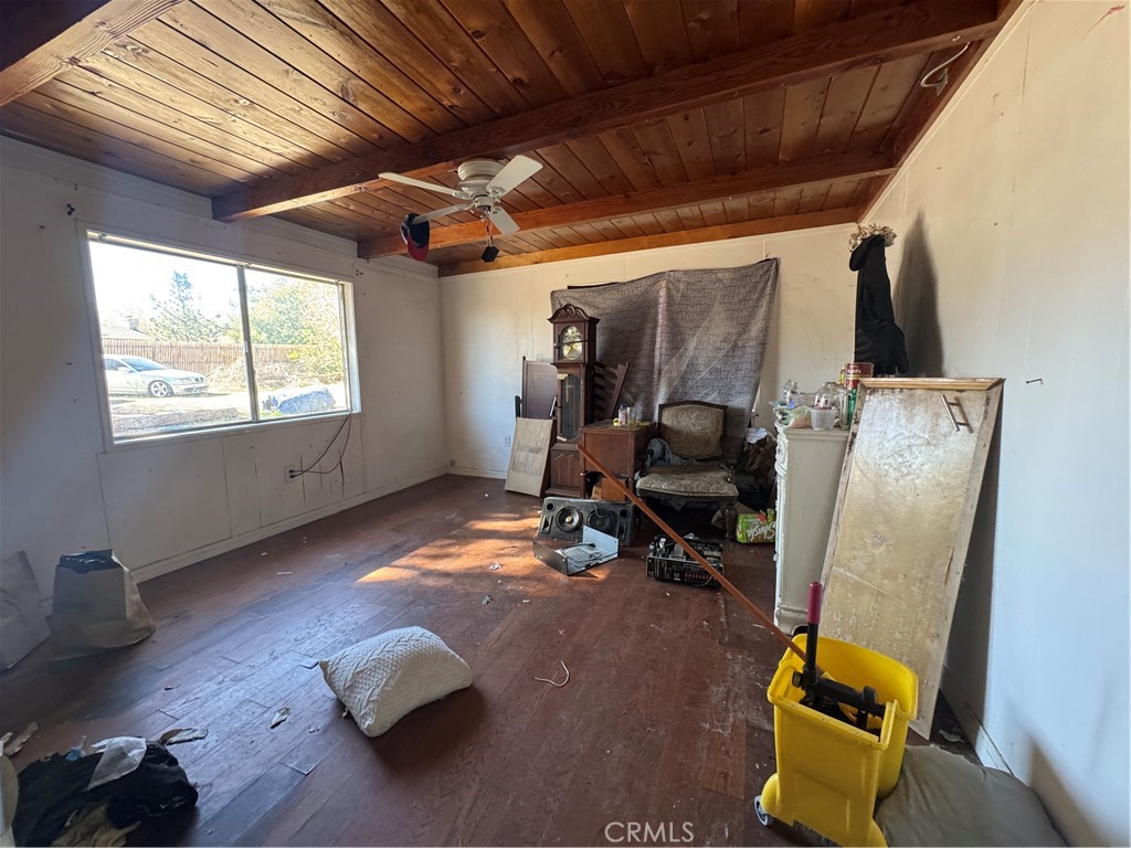 10175 Valle Vista Road Phelan, CA 92371 - Photo 12 of 27 a view of a room with gym equipment