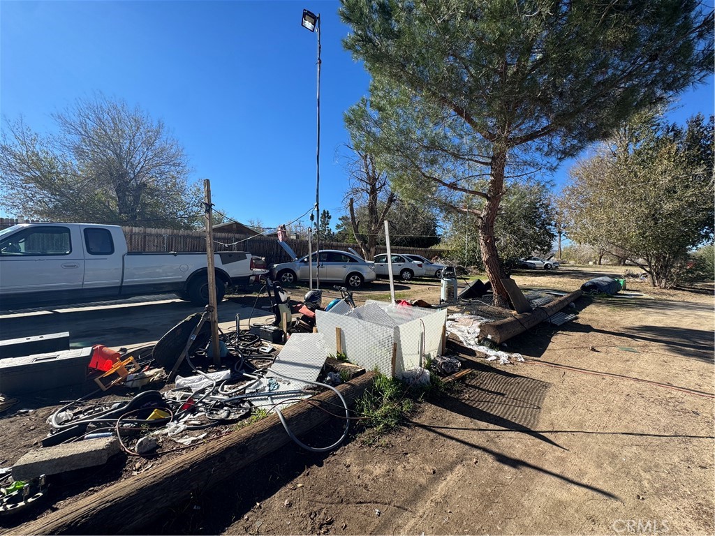 10175 Valle Vista Road Phelan, CA 92371 - Photo 19 of 27 a view of a chairs and tables in the kitchen
