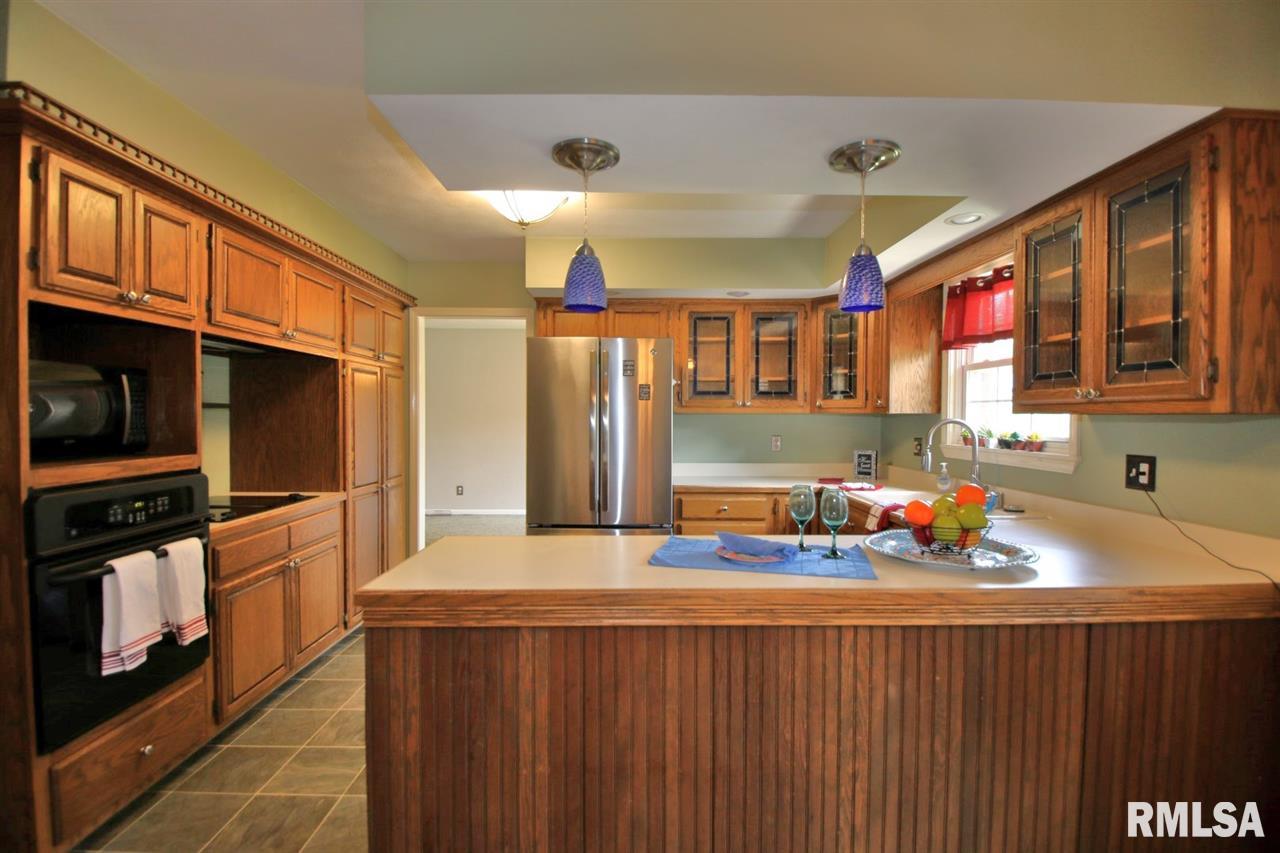 2802 North Rustic Ridge Drive Peoria, IL 61604 - Photo 12 of 36 Gallery Image 12