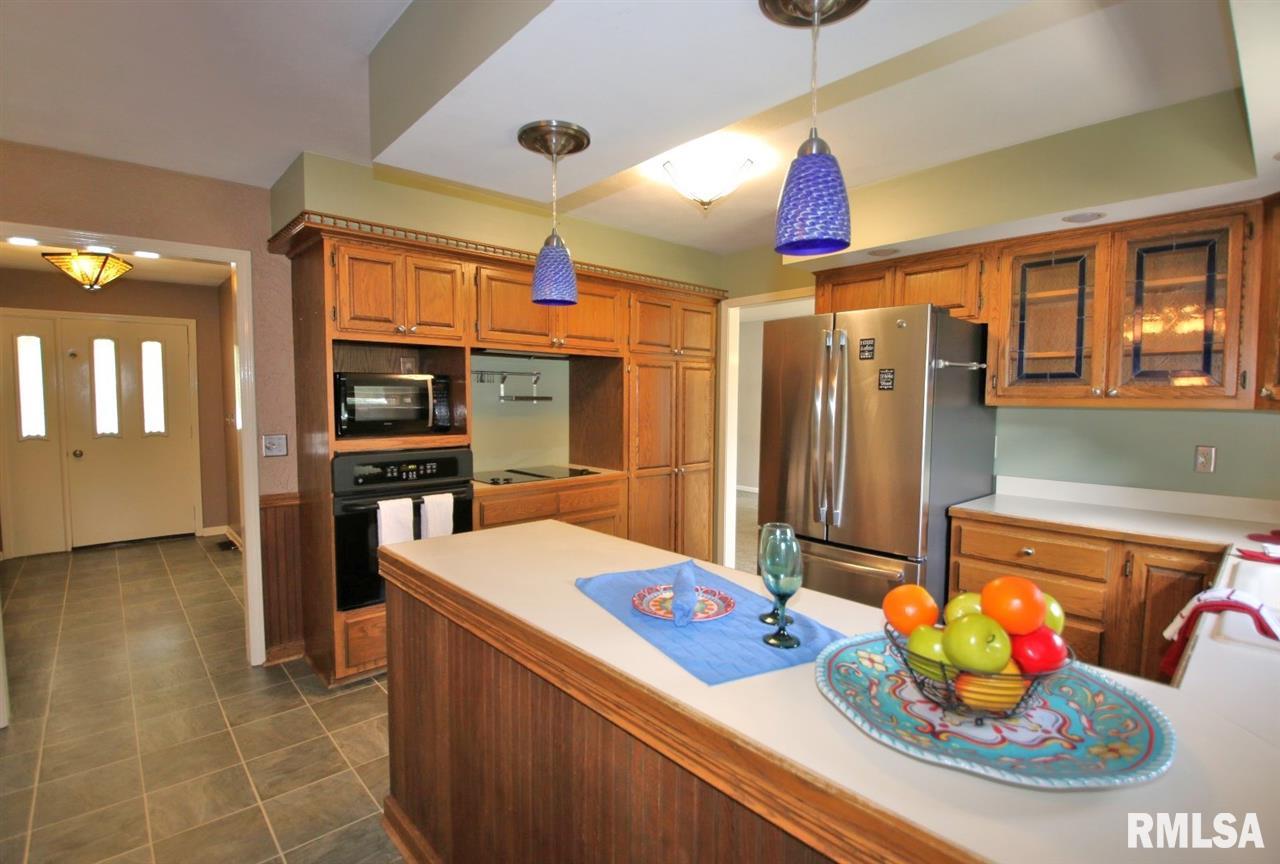 2802 North Rustic Ridge Drive Peoria, IL 61604 - Photo 13 of 36 Gallery Image 13