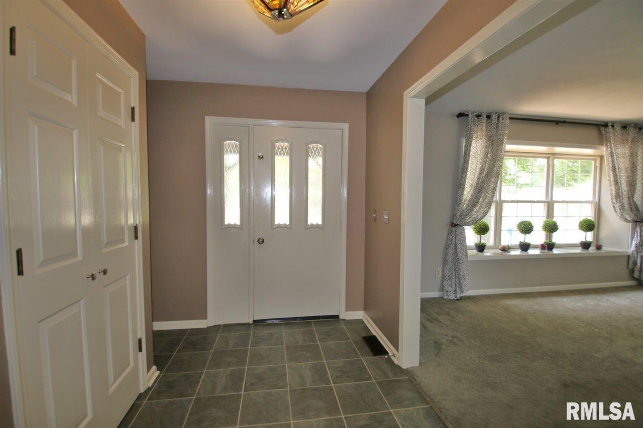 2802 North Rustic Ridge Drive Peoria, IL 61604 - Photo 6 of 36 Gallery Image 6