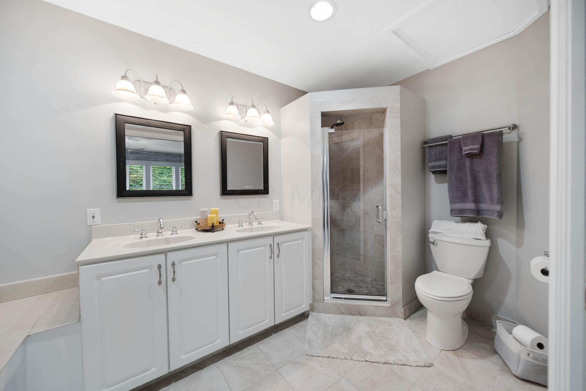2318 Dorset Road Columbus, OH 43221 - Photo 23 of 45 Primary en-suite bath w/dual vanity