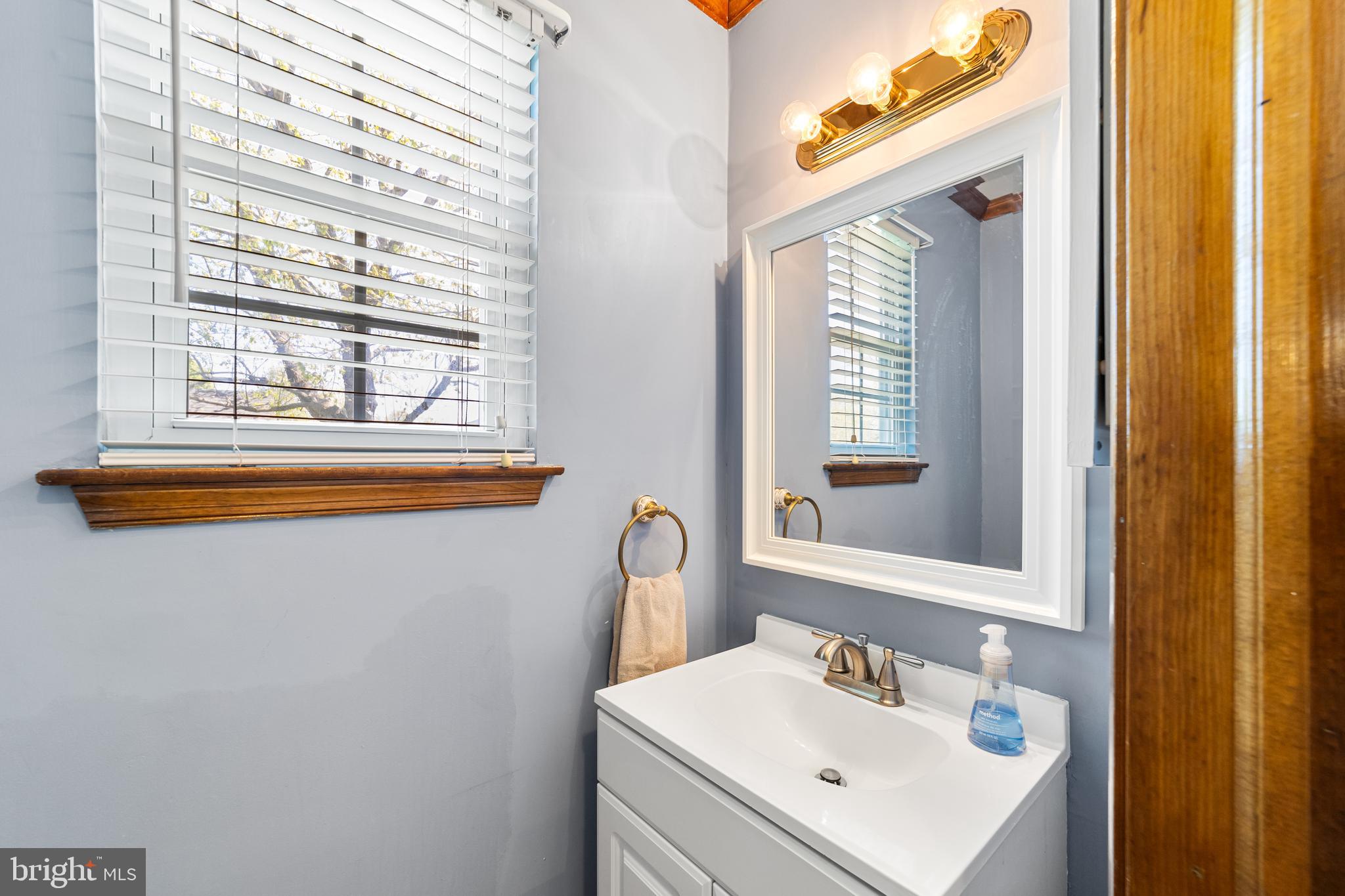 145 Country Farms Road Marlton, NJ 08053 - Photo 19 of 32 Main floor powder room