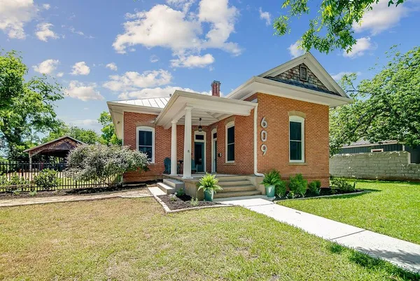 $1,695,000 | 609 West Austin Street, Fredericksburg, TX 78624