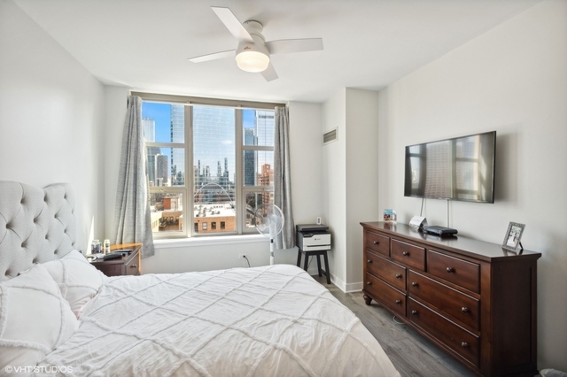200 North Jefferson Street, Unit 1307 Chicago, IL 60661 - Photo 8 of 17