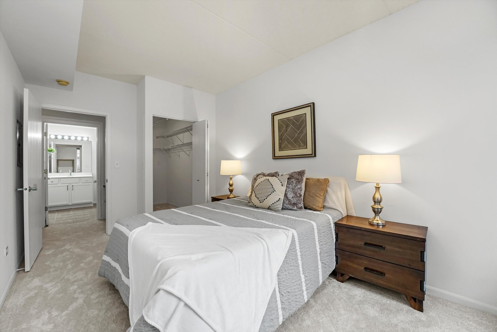 515 Main Street, Unit 307 Evanston, IL 60202 - Photo 13 of 29 a bedroom with a bed and a lamp