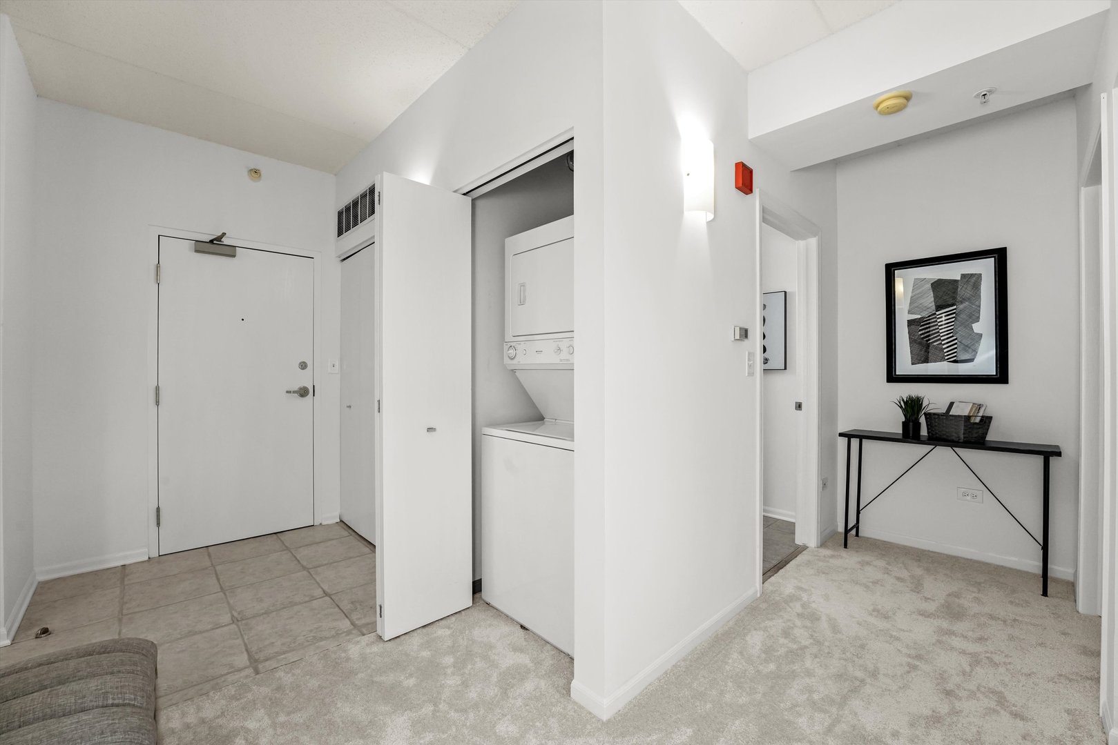 515 Main Street, Unit 307 Evanston, IL 60202 - Photo 2 of 29 a view of an empty room