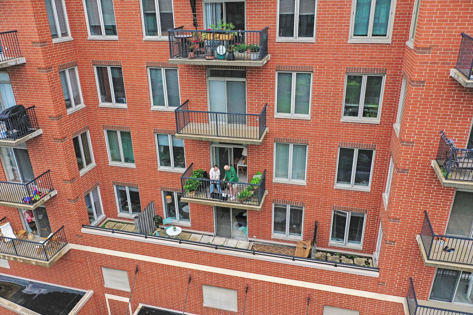 515 Main Street, Unit 307 Evanston, IL 60202 - Photo 25 of 29 a front view of a multi story building