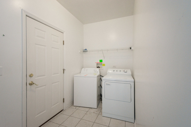 1605 Manhattan Street Bolingbrook, IL 60490 - Photo 20 of 29 a utility room with dryer and washer