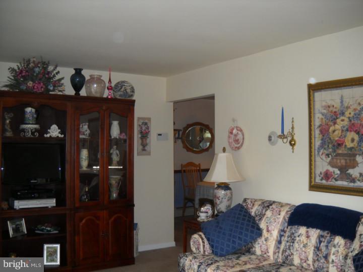 1455 Shenkel Road Pottstown, PA 19465 - Photo 13 of 24 Living Room