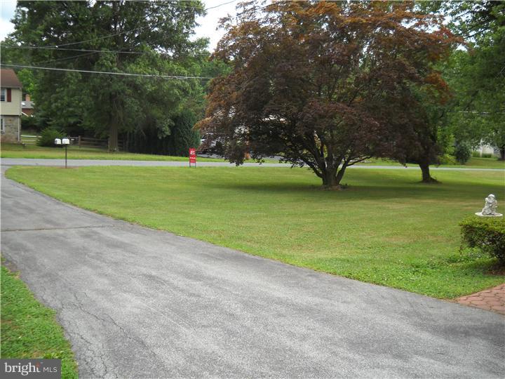 1455 Shenkel Road Pottstown, PA 19465 - Photo 9 of 24 Driveway