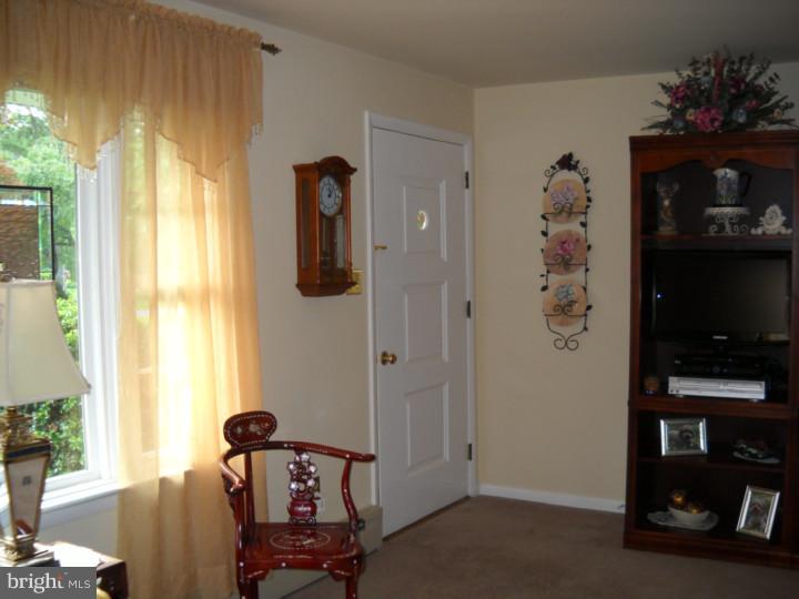 1455 Shenkel Road Pottstown, PA 19465 - Photo 10 of 24 Living Room