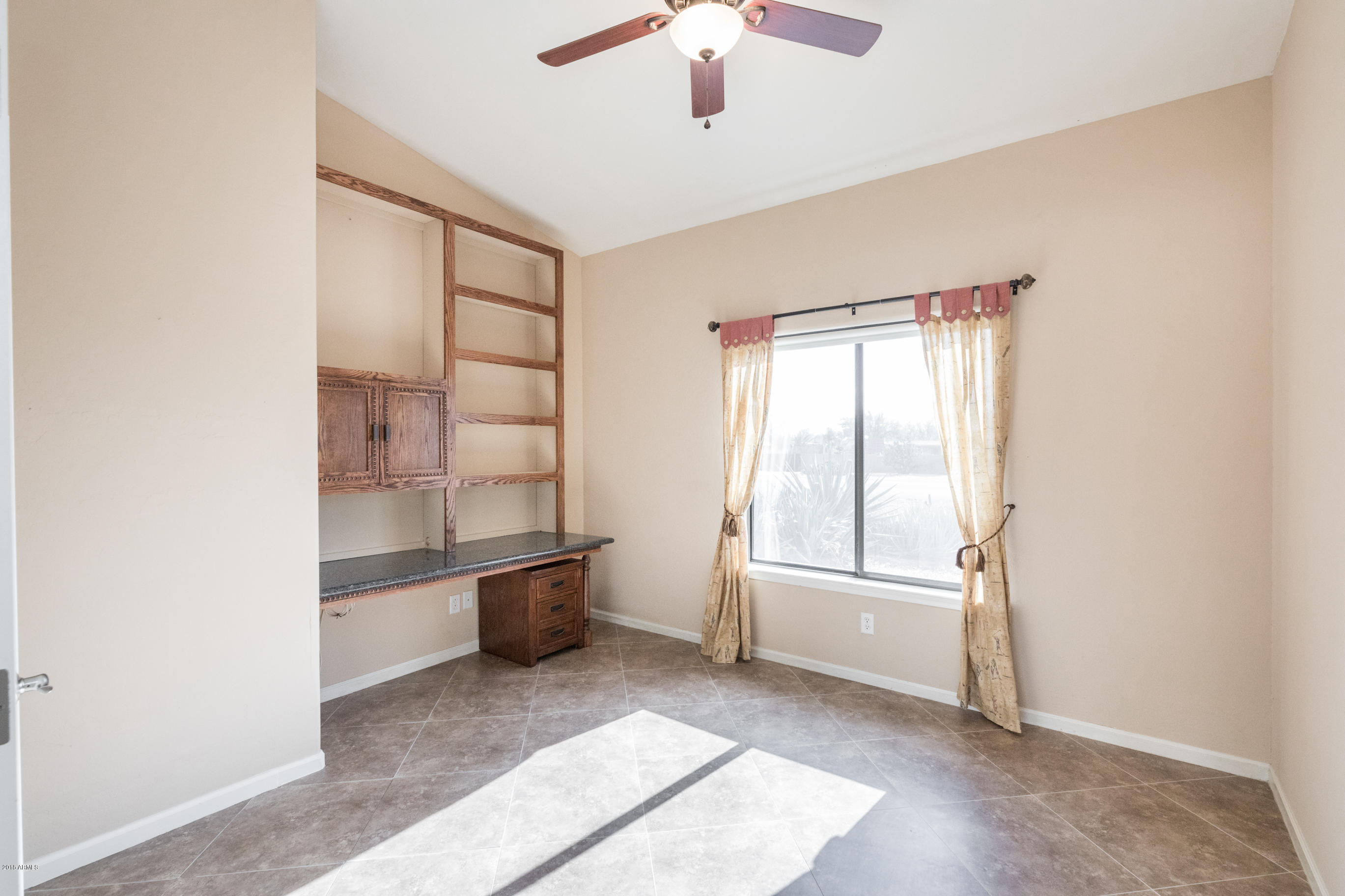 500 East Irvine Road Phoenix, AZ 85086 - Photo 20 of 35 Built-in Office