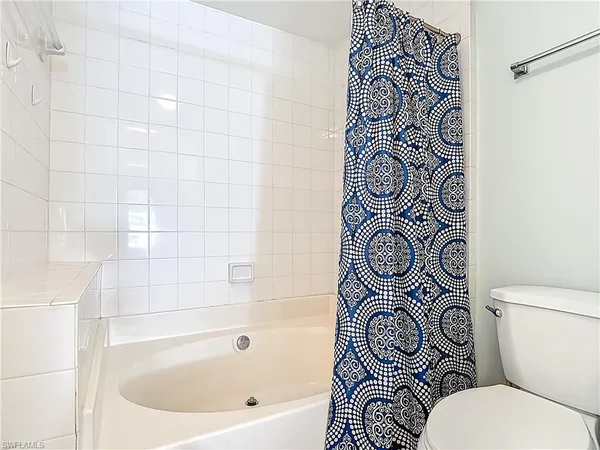 $1,975 | 1044 Woodshire Lane, Unit B102, Naples, FL 34105