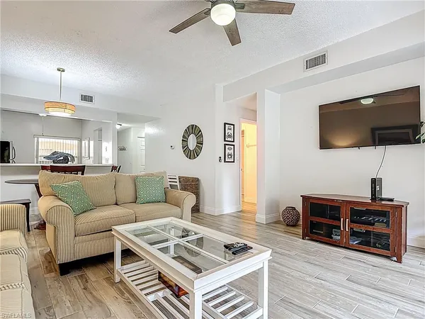 $1,975 | 1044 Woodshire Lane, Unit B102, Naples, FL 34105