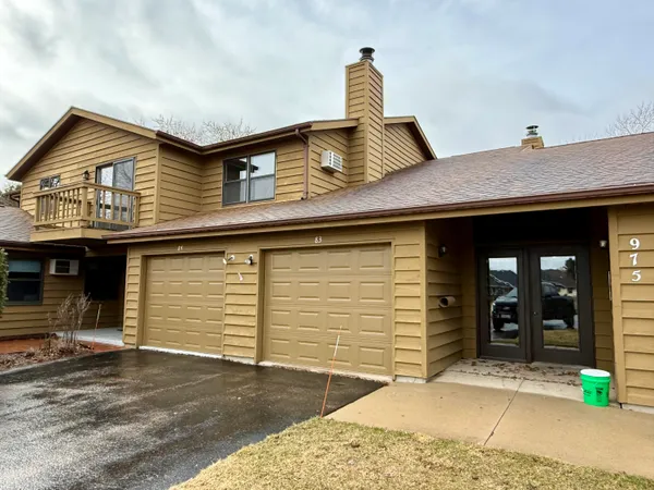 $199,900 | 975 Manor Drive, Unit 83, Neenah, WI 54956