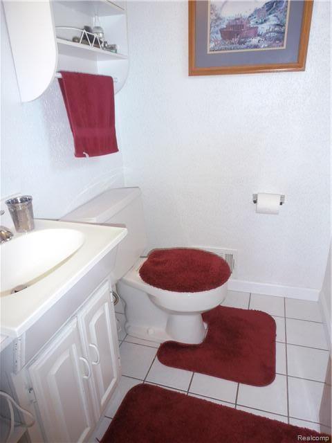8230 Concord Road Grosse Ile, MI 48138 - Photo 14 of 19 half bath.jpg