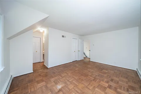 $669,000 | 10 Grove Mews, Chappaqua, NY 10514