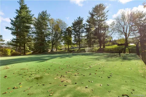 $669,000 | 10 Grove Mews, Chappaqua, NY 10514