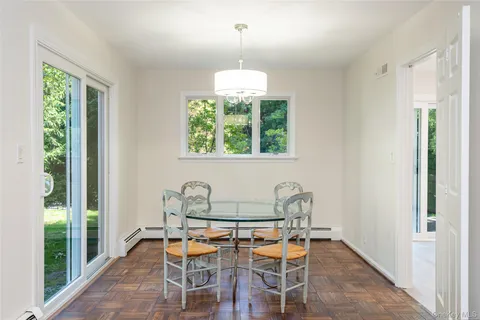 $669,000 | 10 Grove Mews, Chappaqua, NY 10514