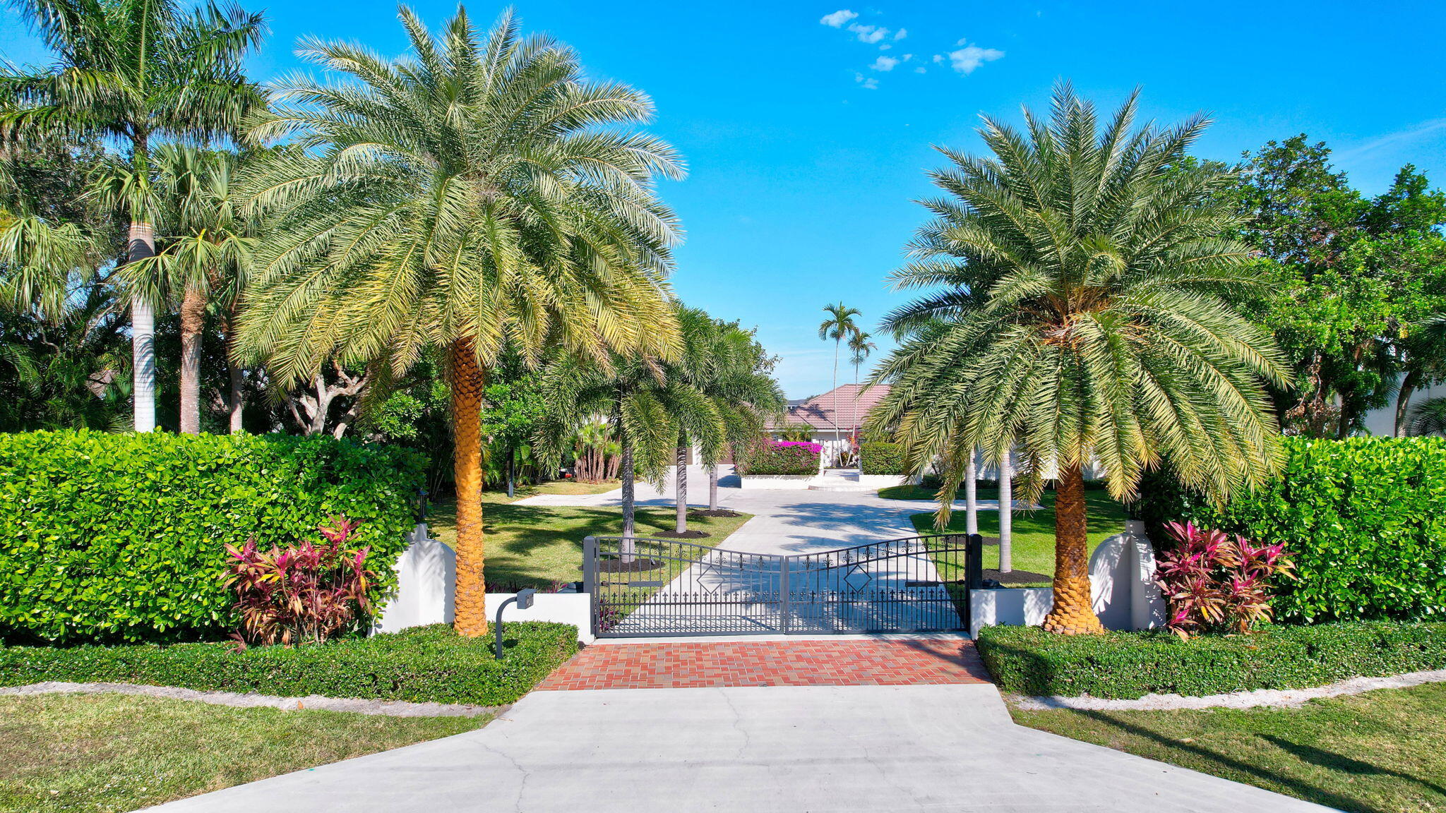18896 Point Drive Tequesta, FL 33469 - Photo 12 of 62 a view of a backyard