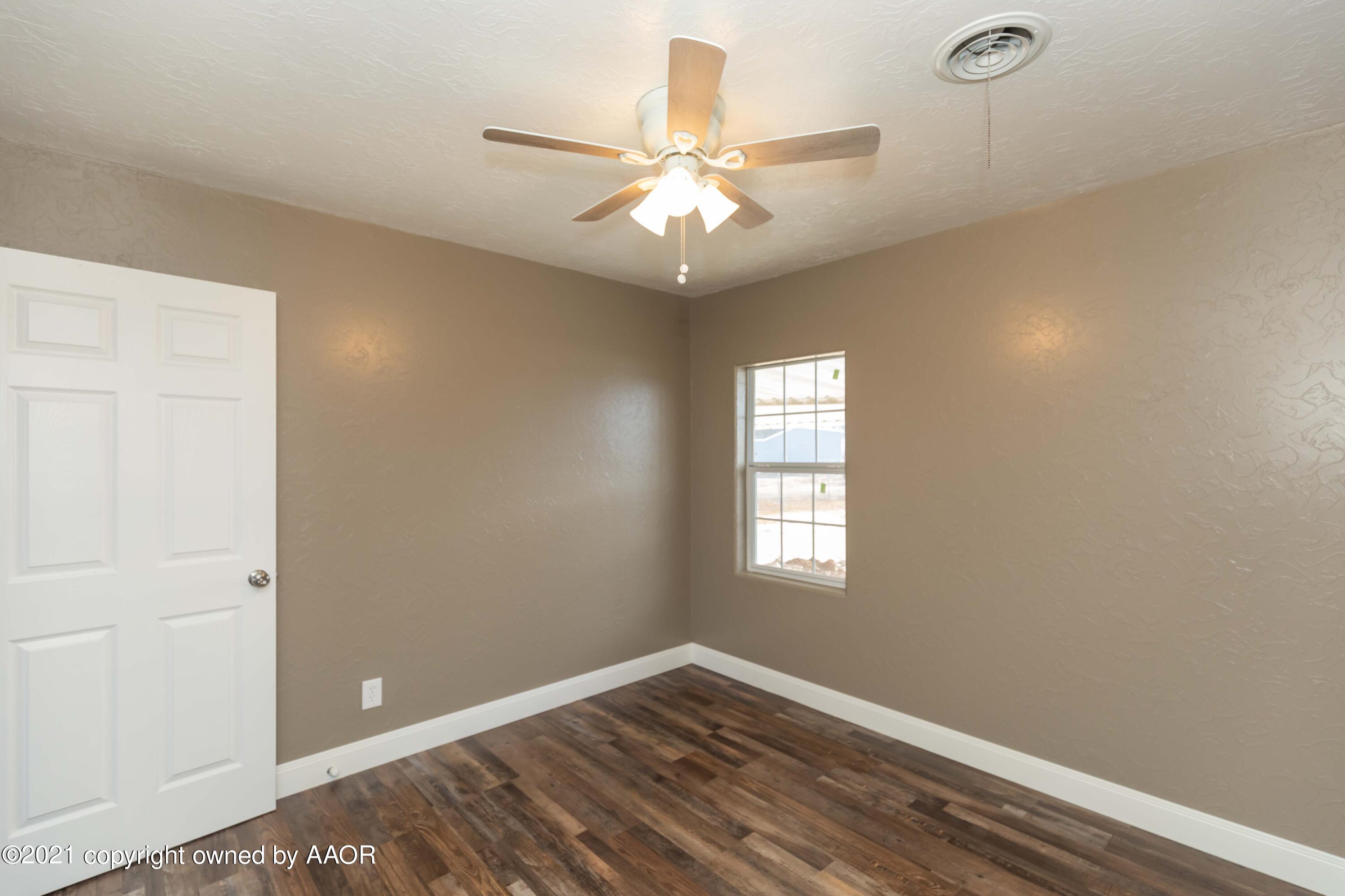 2810 Ridgemere Boulevard Amarillo, TX 79107 - Photo 23 of 27 BEDROOM 3 VIEW 2