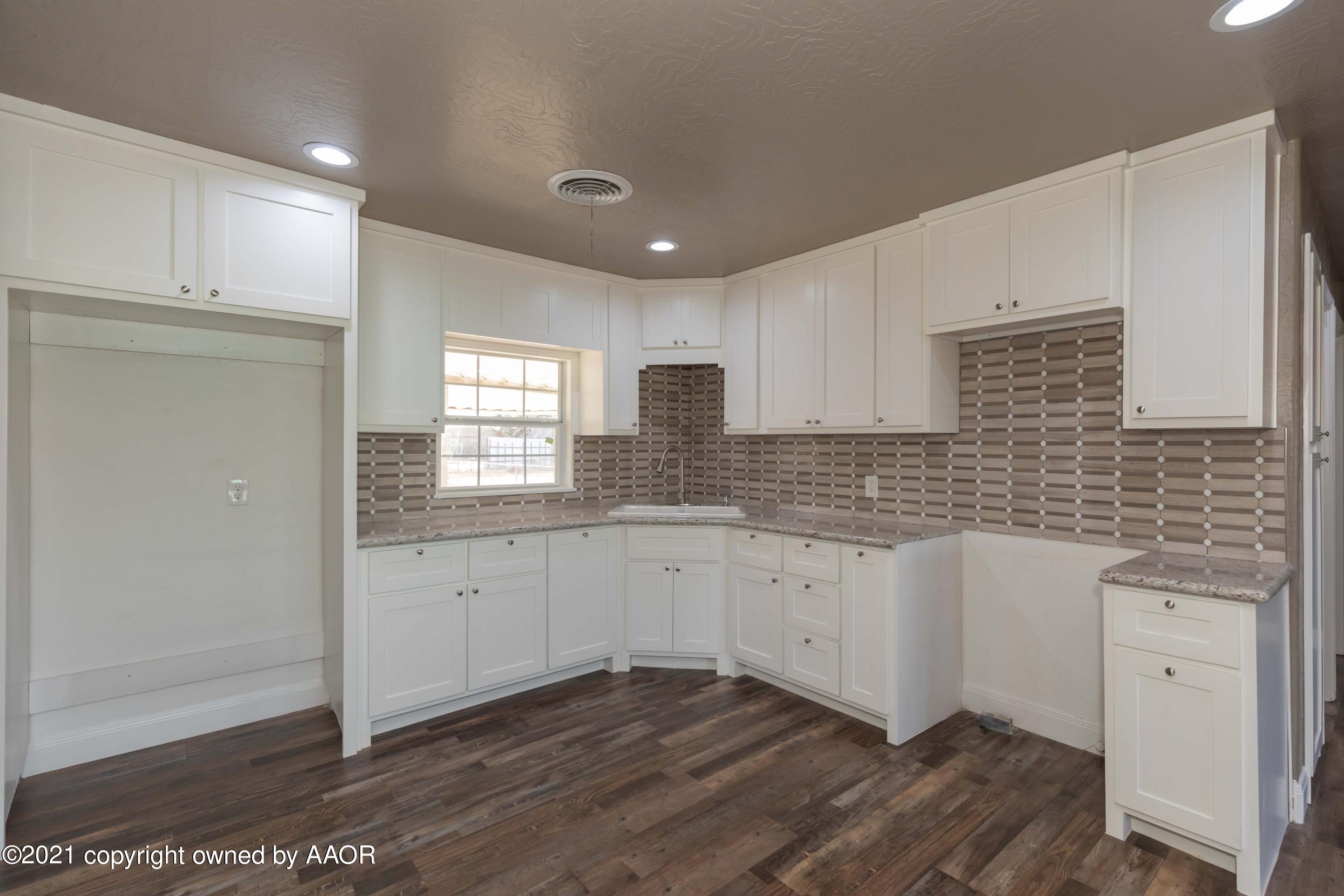 2810 Ridgemere Boulevard Amarillo, TX 79107 - Photo 8 of 27 KITCHEN VIEW 1