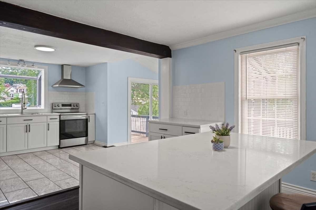522 Grove Worcester Ma Worcester, MA 01605 - Photo 6 of 29