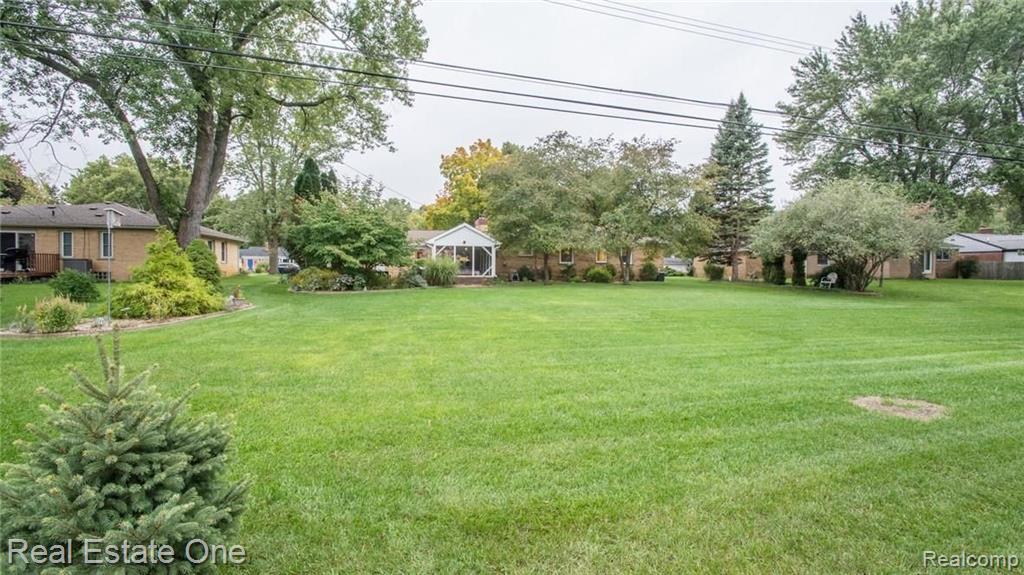 450 Elmhill Road Rochester Hills, MI 48306 - Photo 12 of 31