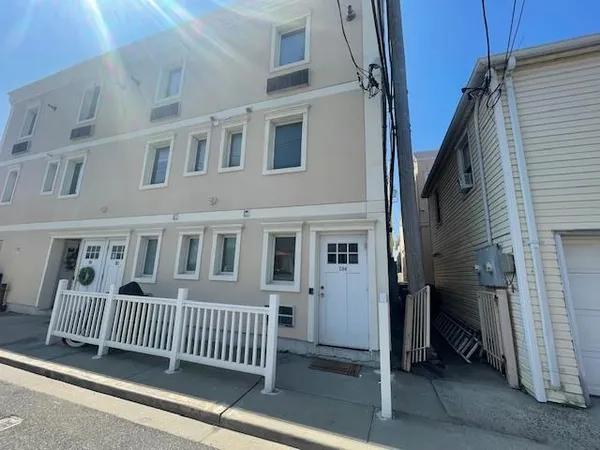 $3,100 | 19 Kentucky Street, Unit 204, Long Beach, NY 11561